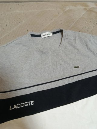 Camiseta Lacoste Gris y Blanca