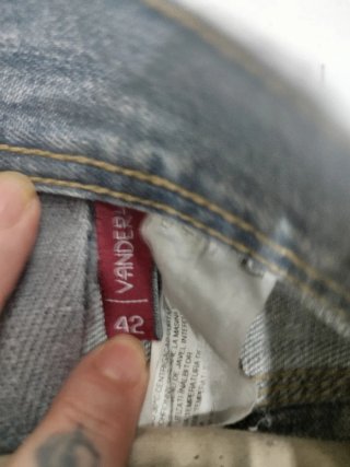 Bermudas tejanas desgastadas
