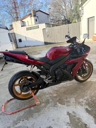 Yamaha R1 Sportbike