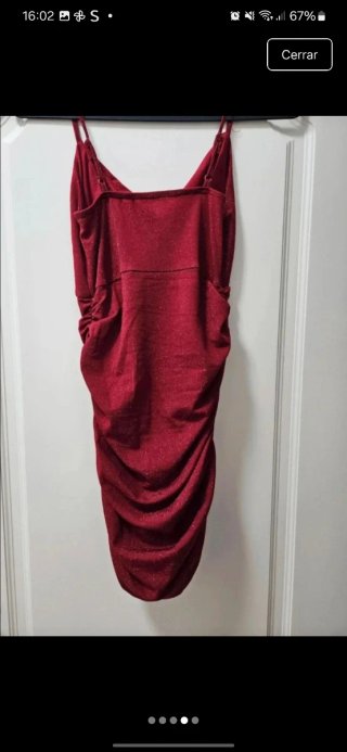 Vestido rojo brillante ajustado