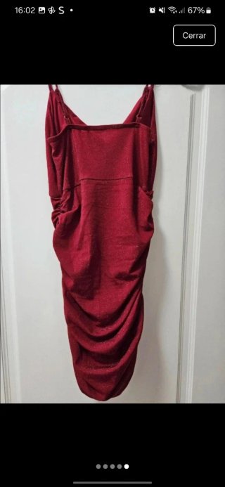 Vestido rojo brillante ajustado