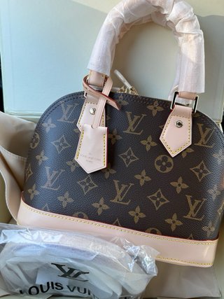 Bolso nuevo, viene con caja y forro