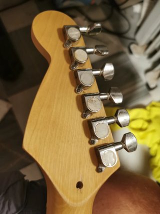 Guitarra Stratocaster Japón Roja