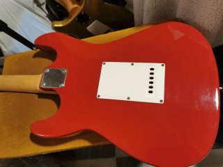 Guitarra Stratocaster Japón Roja