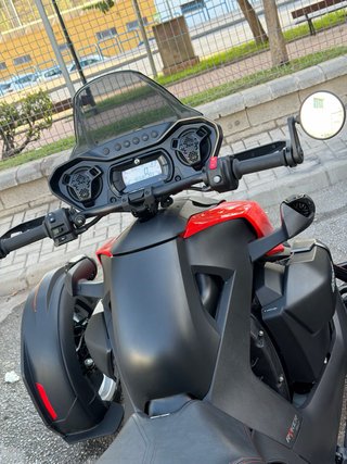 Can-Am Ryker Rally Trike Negro/Rojo