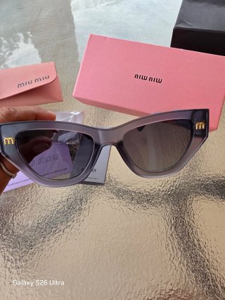 Gafas de sol Miu Miu grises
