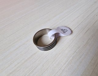 Anello uomo acciaio inox righe nere