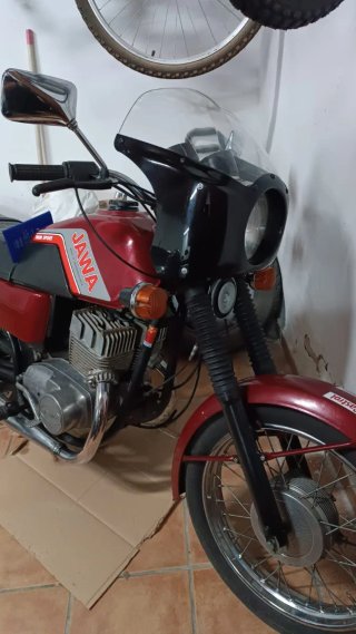 Jawa 350 TS Granate y Negra