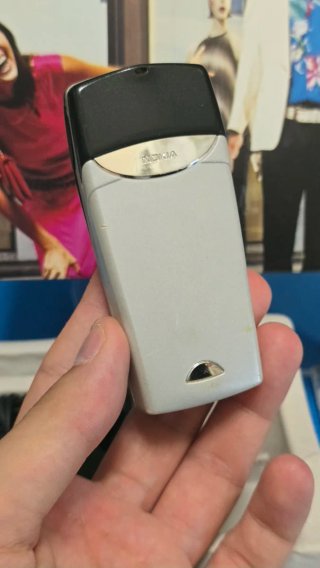 Nokia 8310 telefono cellulare