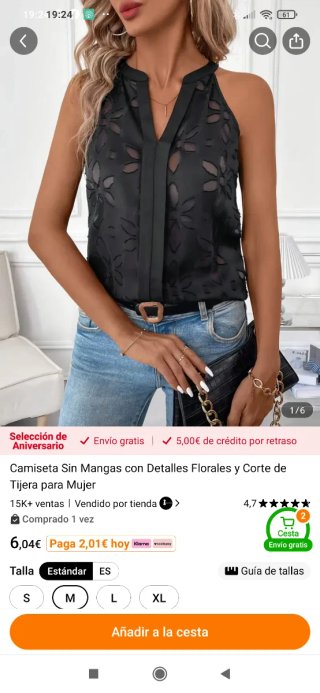 Blusa negra con estampado floral