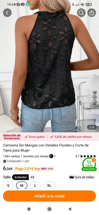 Blusa negra con estampado floral