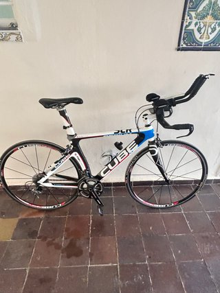 Bicicleta de carretera CUBE