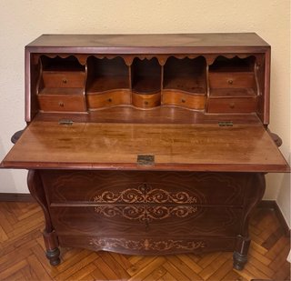Escritorio abatible clásico de madera