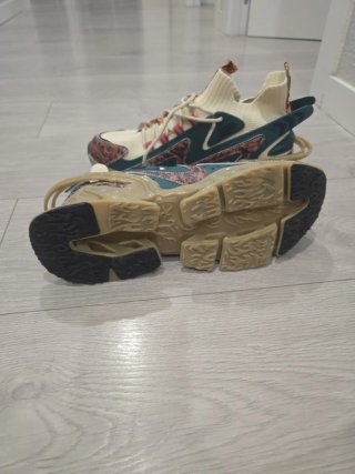 Zapatillas deportivas beige y verde