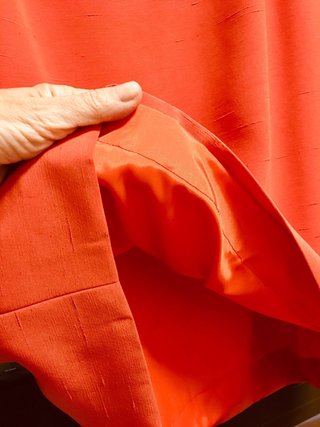 Traje ceremonia coral falda midi