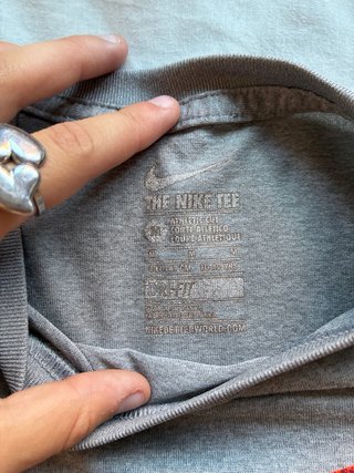 Camiseta Nike Gris Deportiva