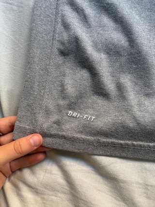 Camiseta Nike Gris Deportiva