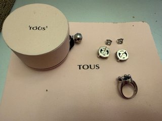 Conjunto Tous Anillo y Pendientes Negro