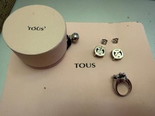 Conjunto Tous Anillo y Pendientes Negro