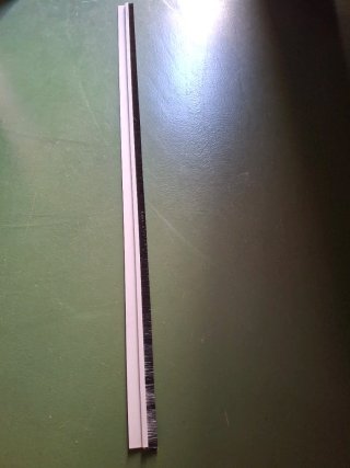 Tira cepillo bajo puerta 1m