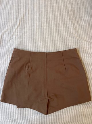 Falda pantalón marrón con botones