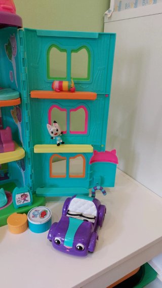 Casa de muñecas Gaby con figuras