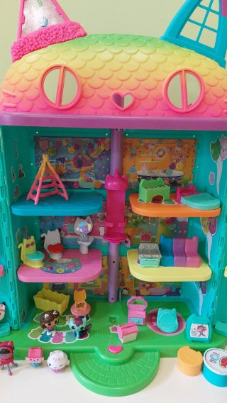 Casa de muñecas Gaby con figuras