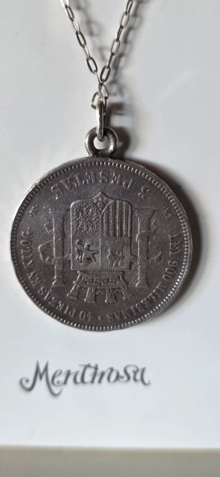 Gargantilla con medallon de plata 1870
