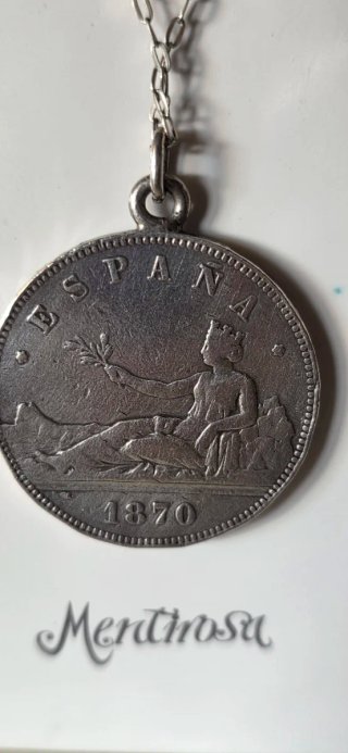 Gargantilla con medallon de plata 1870