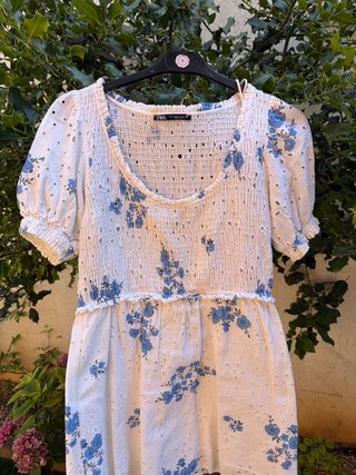 Vestido Zara calado flores azul y blanco