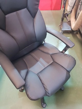 Silla de oficina negra ergonómica