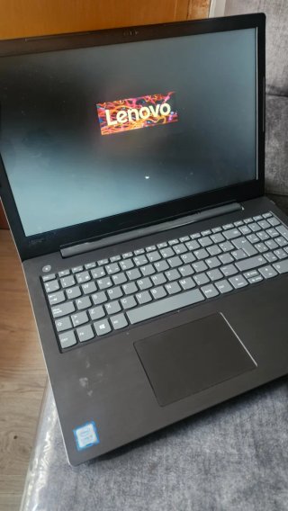 Lenovo V330 i5 8th Gen Portátil