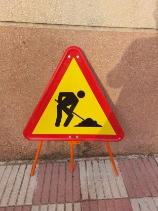Señal peligro obras