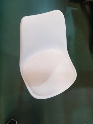 Silla escritorio  blanca y madera