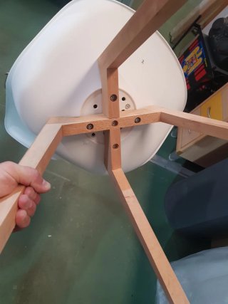 Silla escritorio  blanca y madera