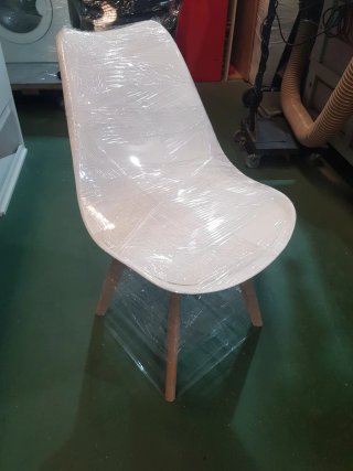Silla escritorio  blanca y madera
