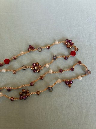 Collana uncinetto filo oro e perline vari colori