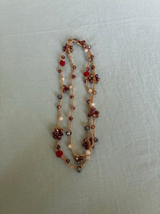 Collana uncinetto filo oro e perline vari colori