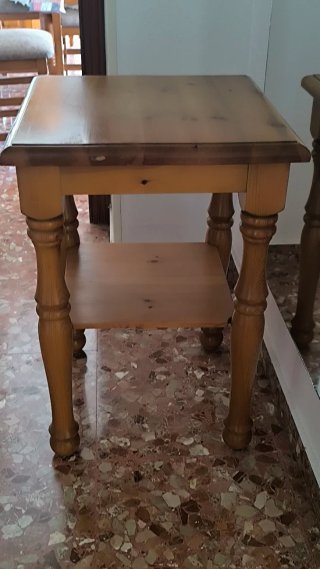 Tavoli ausiliari in legno (2 unità)