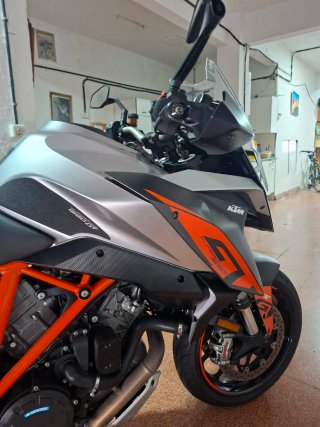 KTM 1290 Super Duke GT