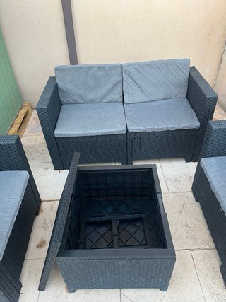 Set di mobili da giardino in rattan nero e grigio