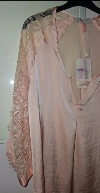 Blusa Stradivarius encaje rosa