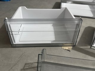 Cajones y estantes frigorífico AEG