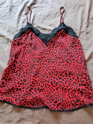 Blusa con estampado de leopardo y encaje