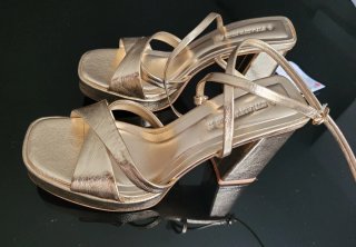 Sandalias Stradivarius Talla 38 Doradas