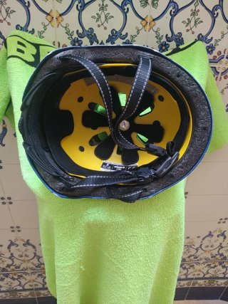 Casco Nutcase Limones Azul