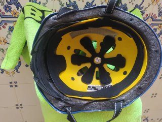 Casco Nutcase Limones Azul