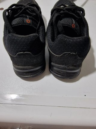 Zapatos de seguridad Sparco negros y rojos