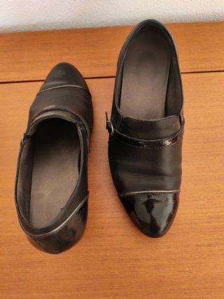 Botines negros de piel