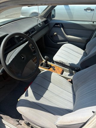 Mercedes-Benz W124 300d 1988